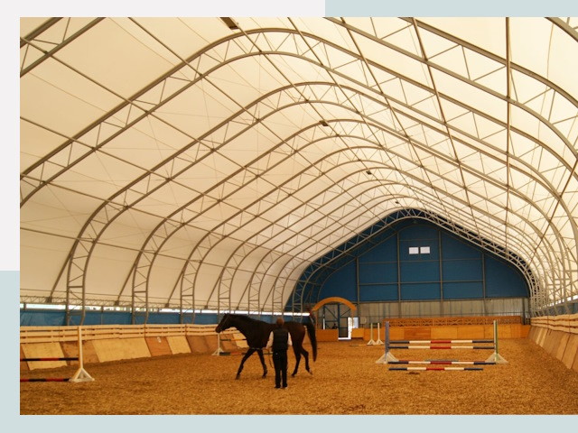 Строительство конных манежей в Сафонове